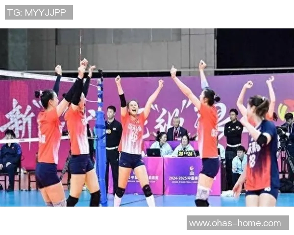 中国女排迎战俄罗斯队全力争胜展现巅峰竞技状态